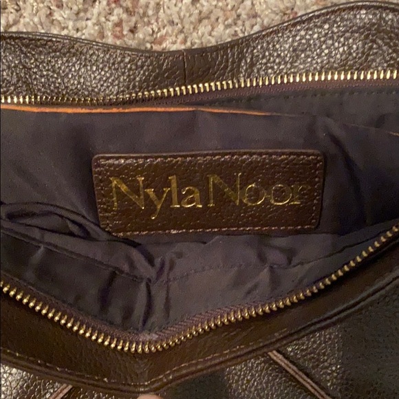 Nyla Noor all leather purse EUC like new - Picture 2 of 2